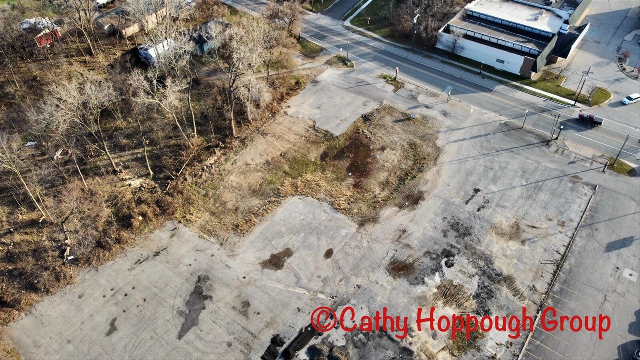 428 W Lincoln Avenue Property Photo 3