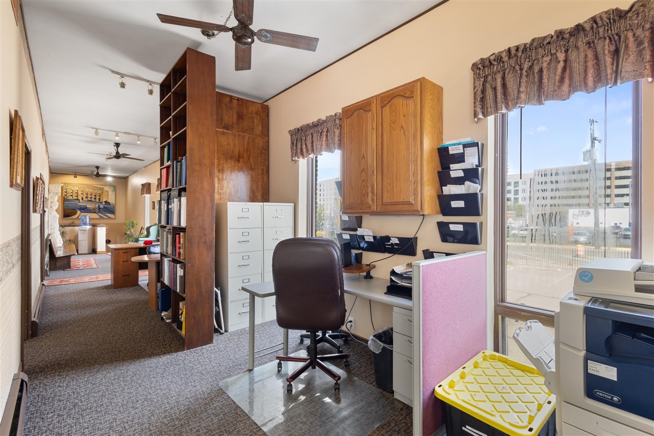 137 N Park Street Property Photo 6
