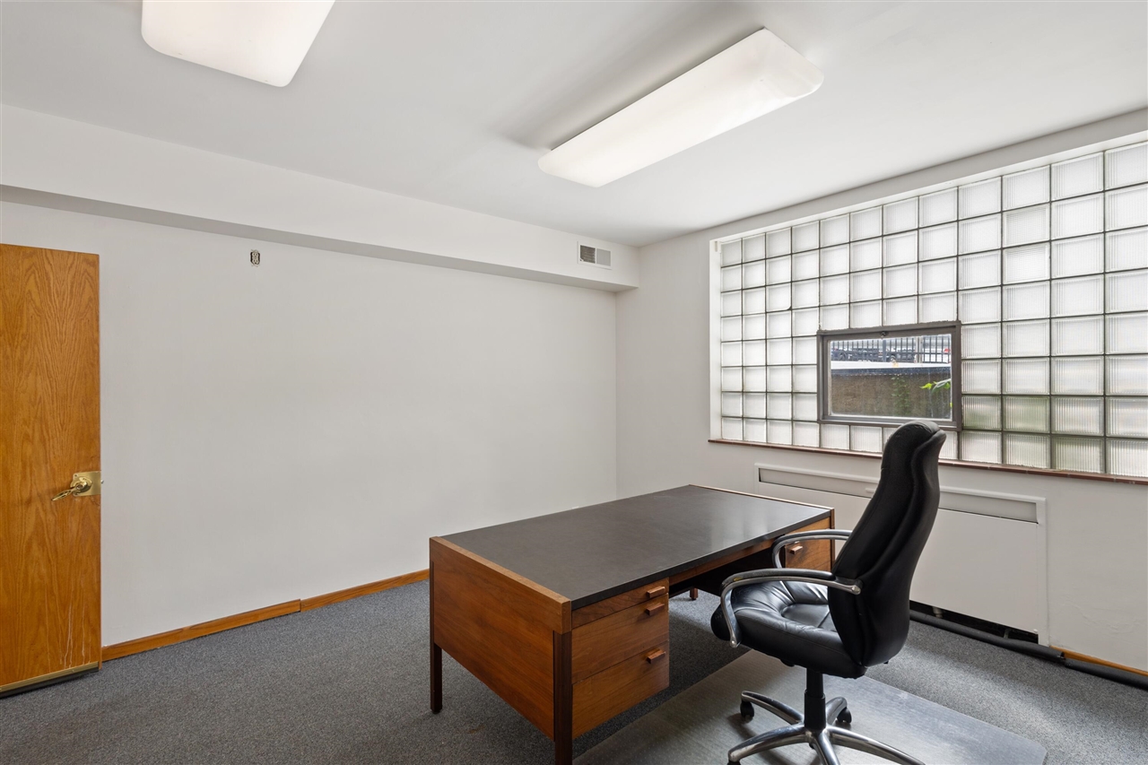 137 N Park Street Property Photo 3