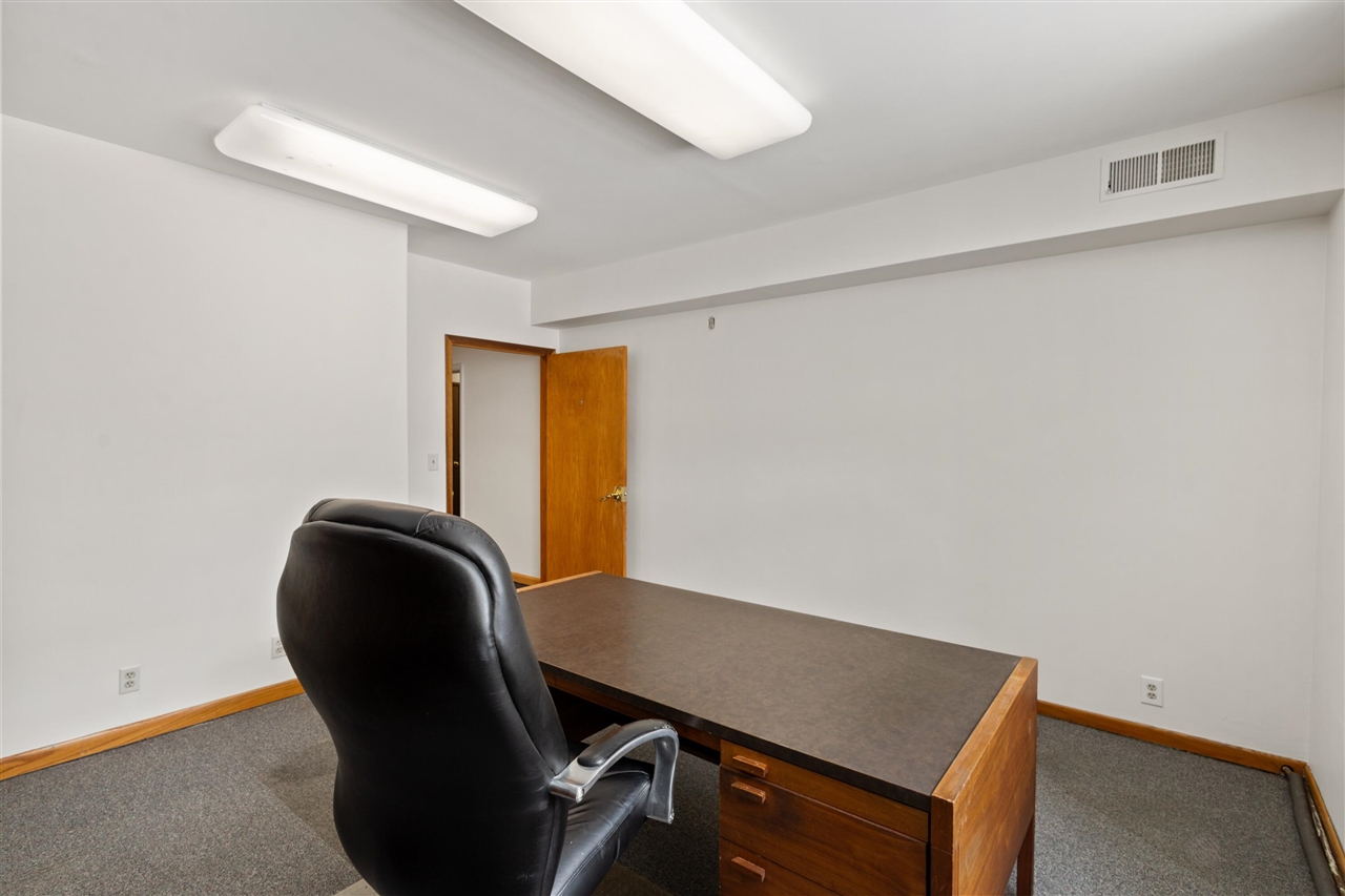137 N Park Street Property Photo 4