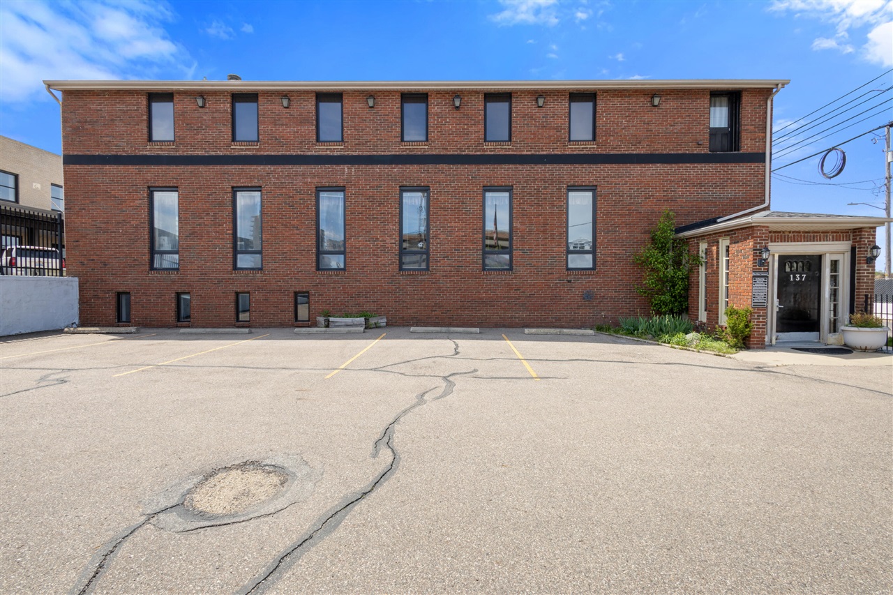 137 N Park Street Property Photo 6