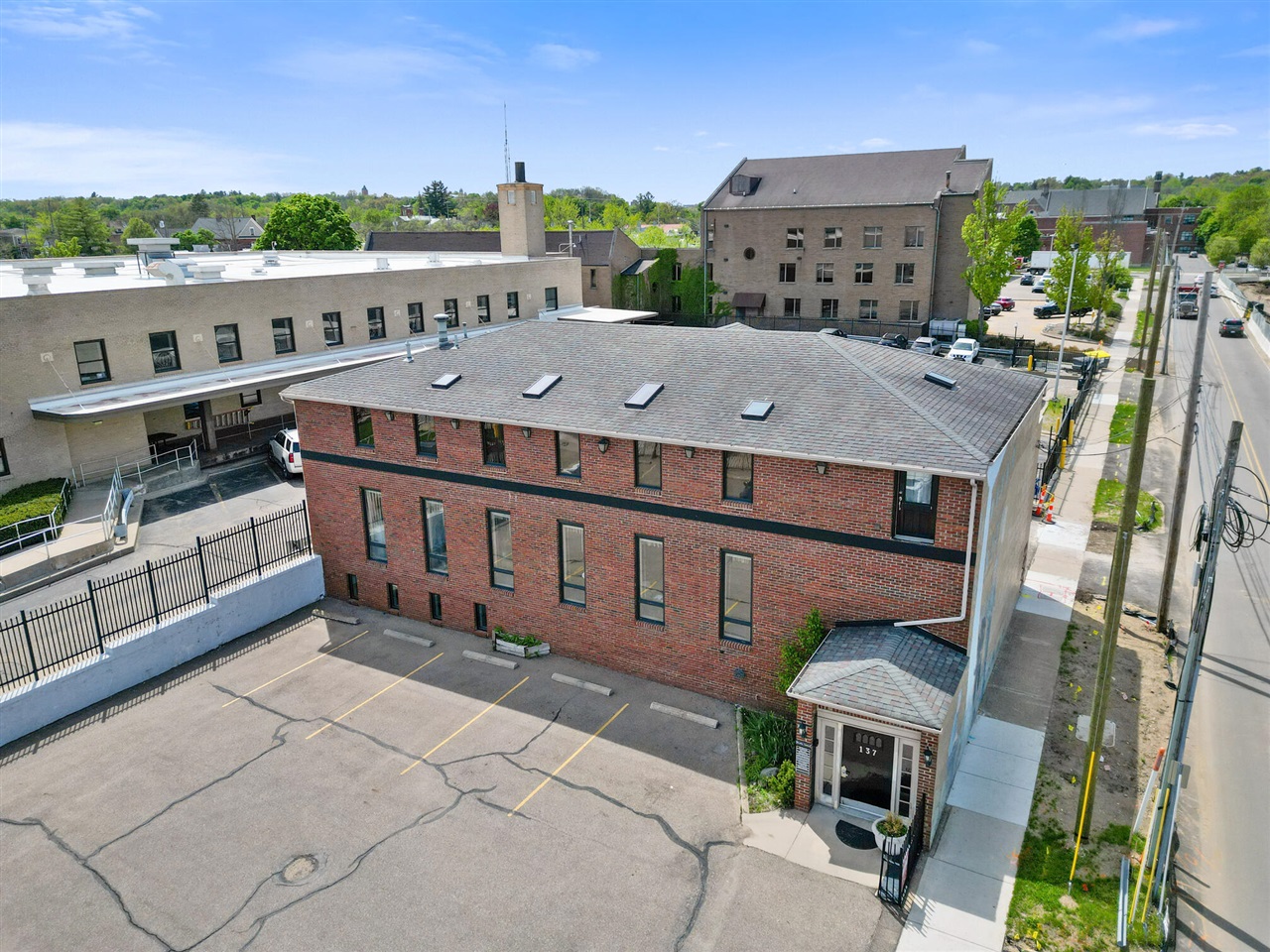137 N Park Street Property Photo 8