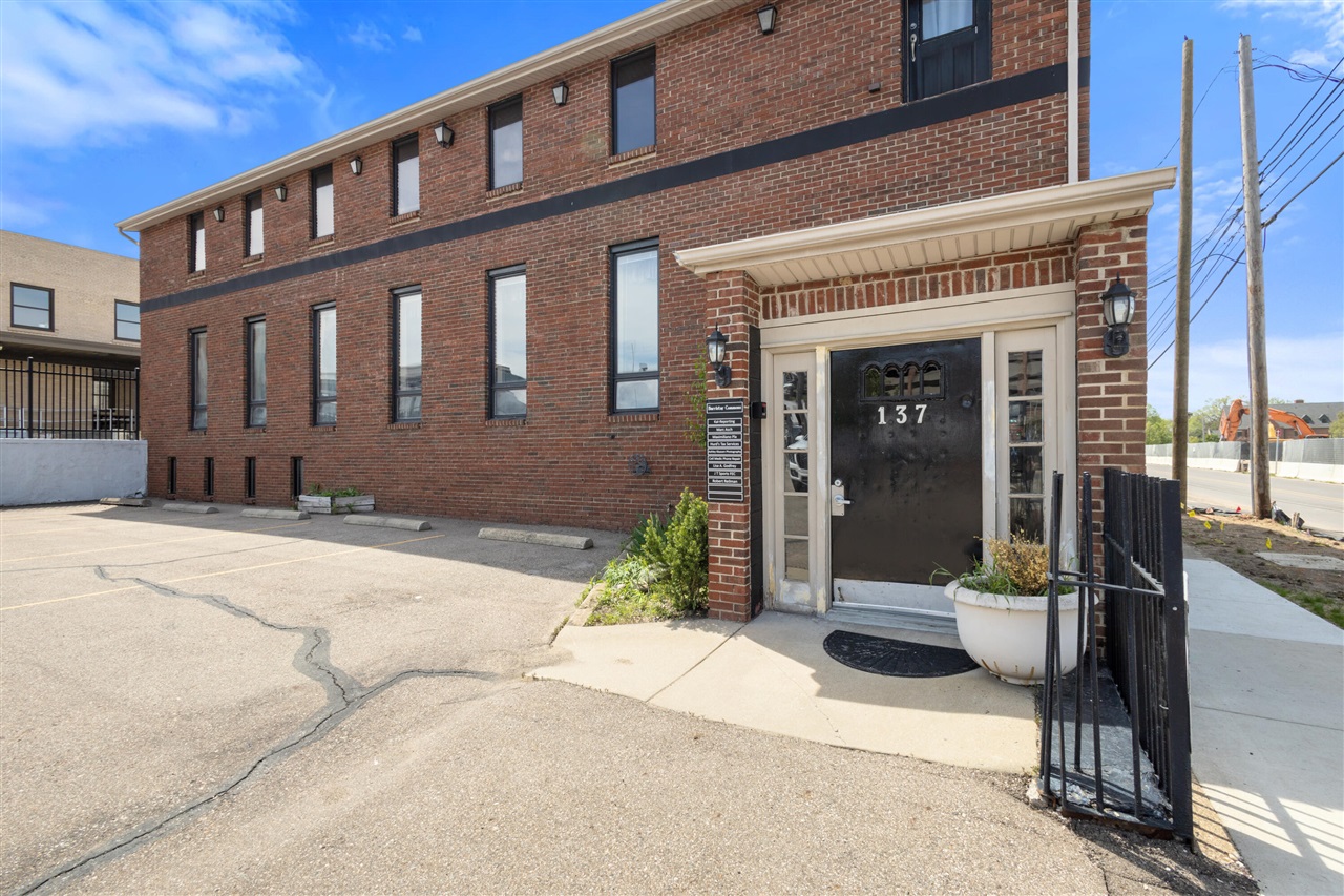137 N Park Street Property Photo 11
