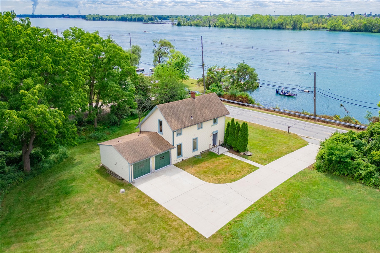 25653 W River Road Property Photo 1