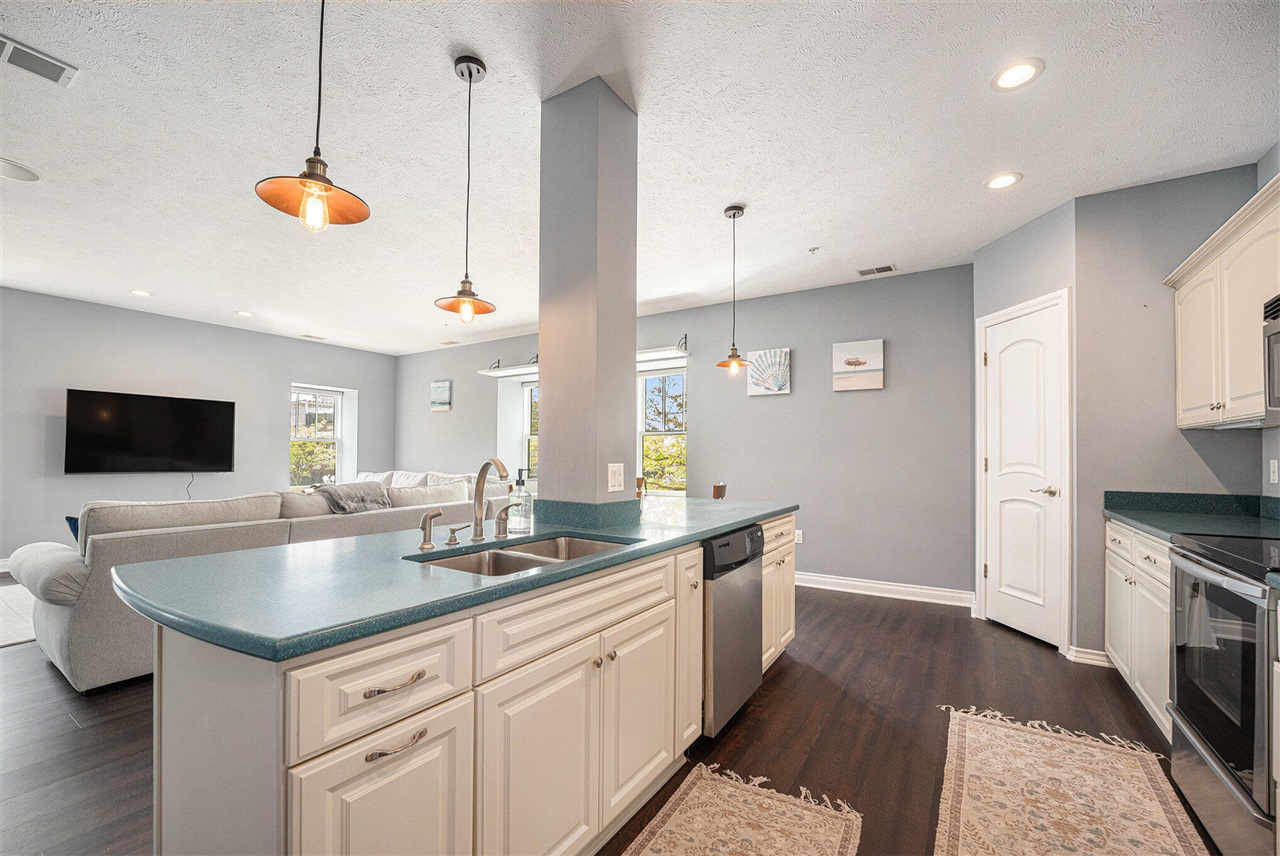 327 State Street Property Photo 4