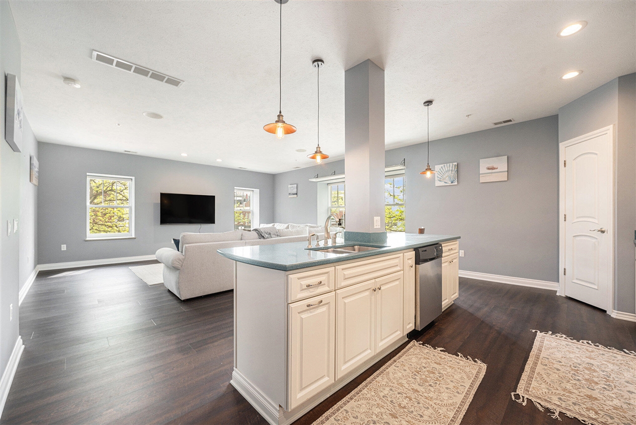 327 State Street Property Photo 5