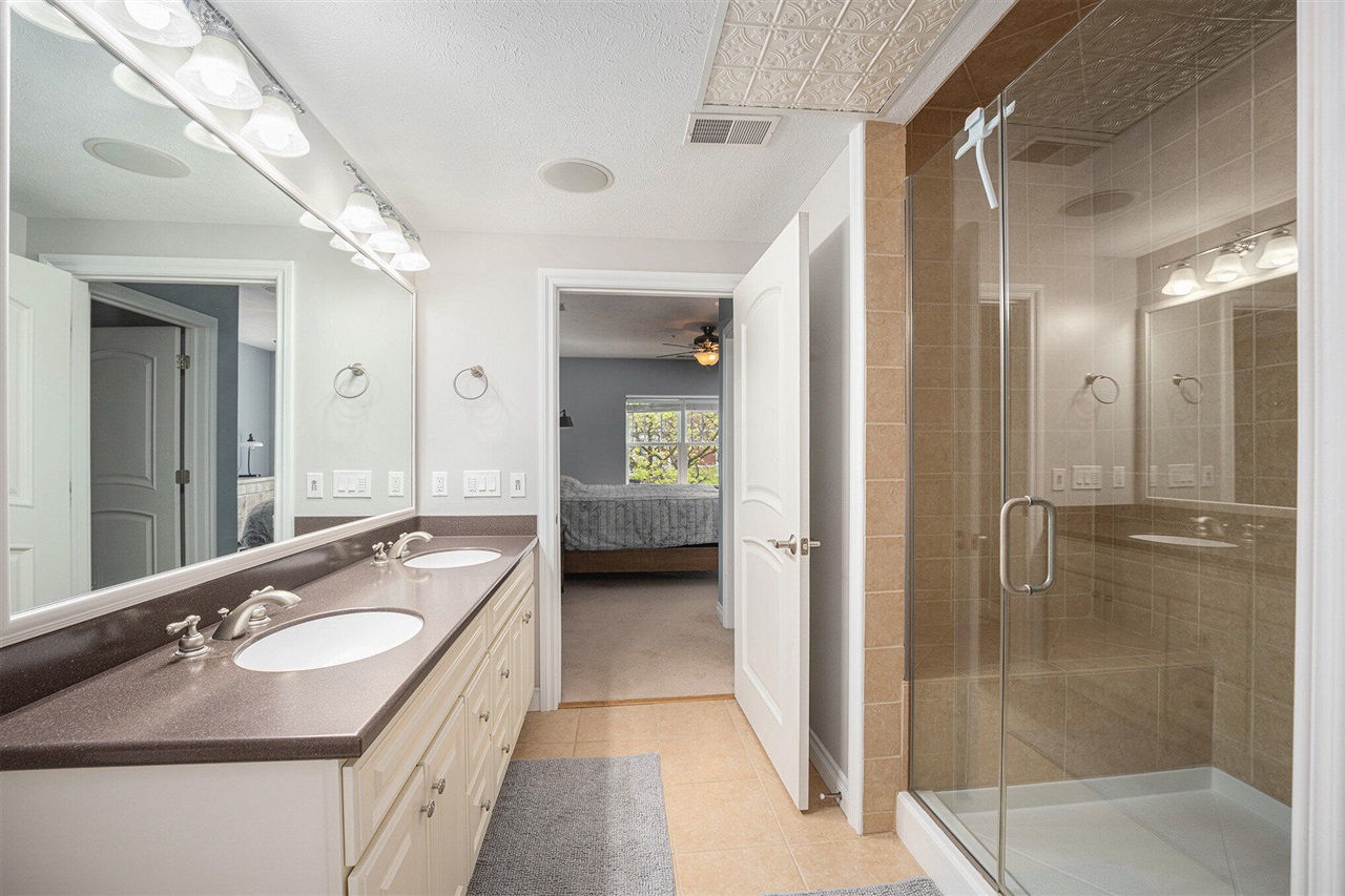 327 State Street Property Photo 15