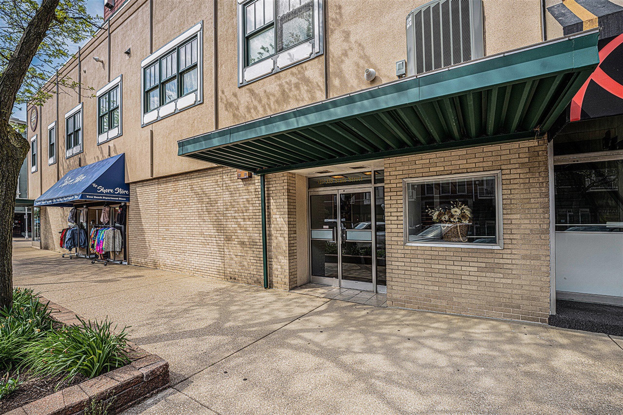 327 State Street Property Photo 19
