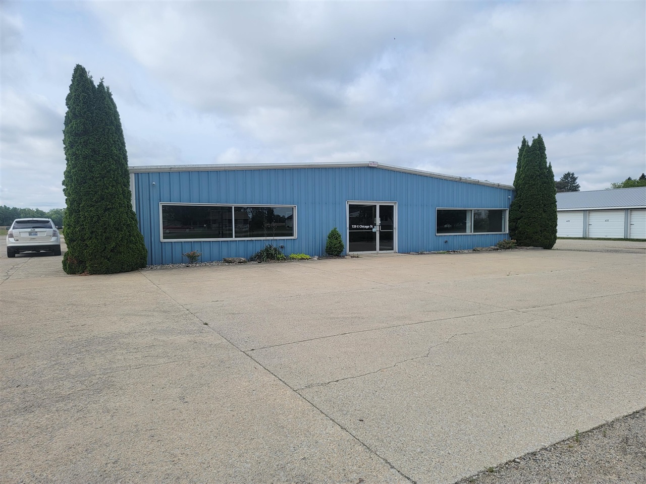 729 E Chicago Street Property Photo 1