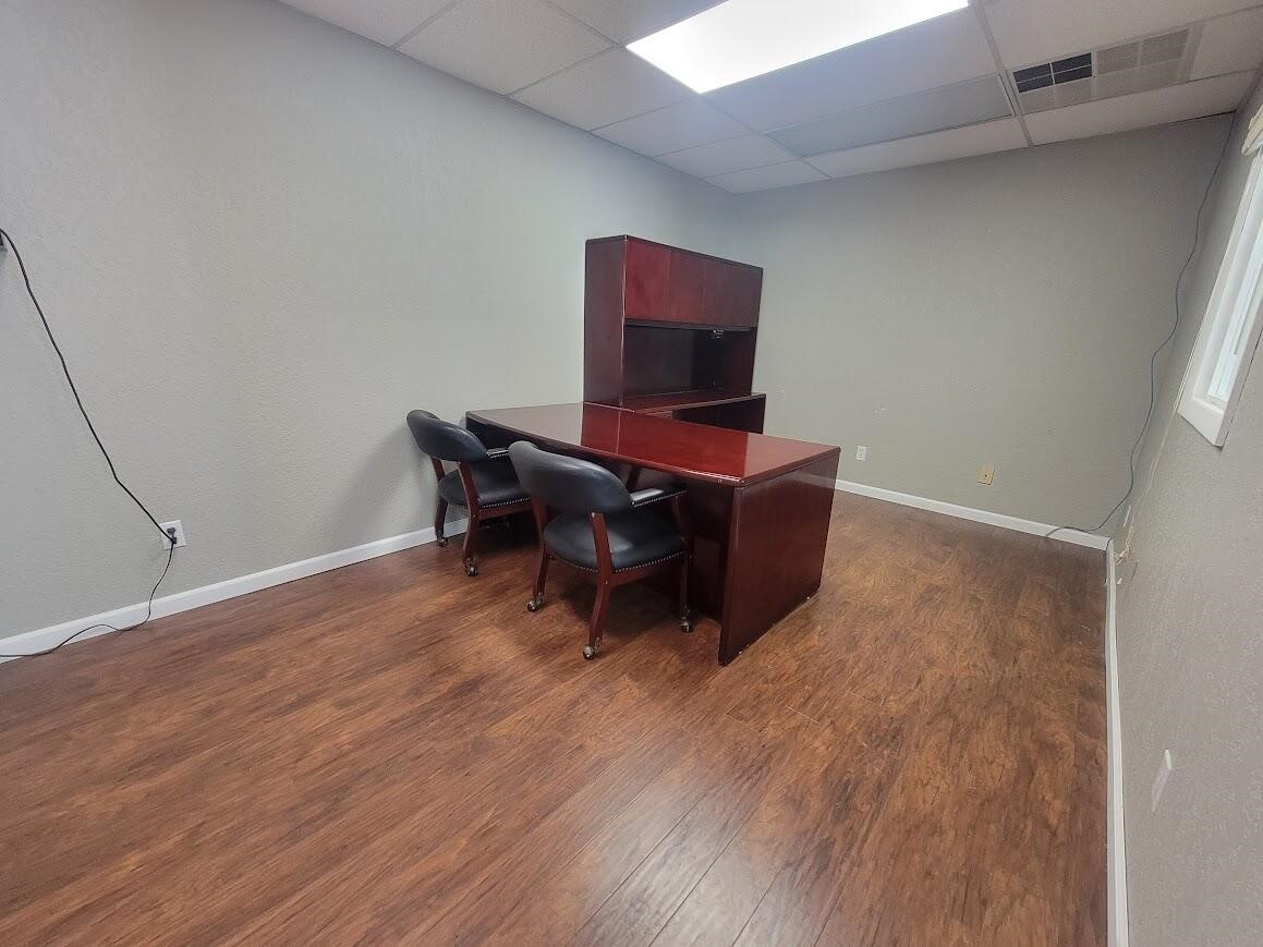 729 E Chicago Street Property Photo 8