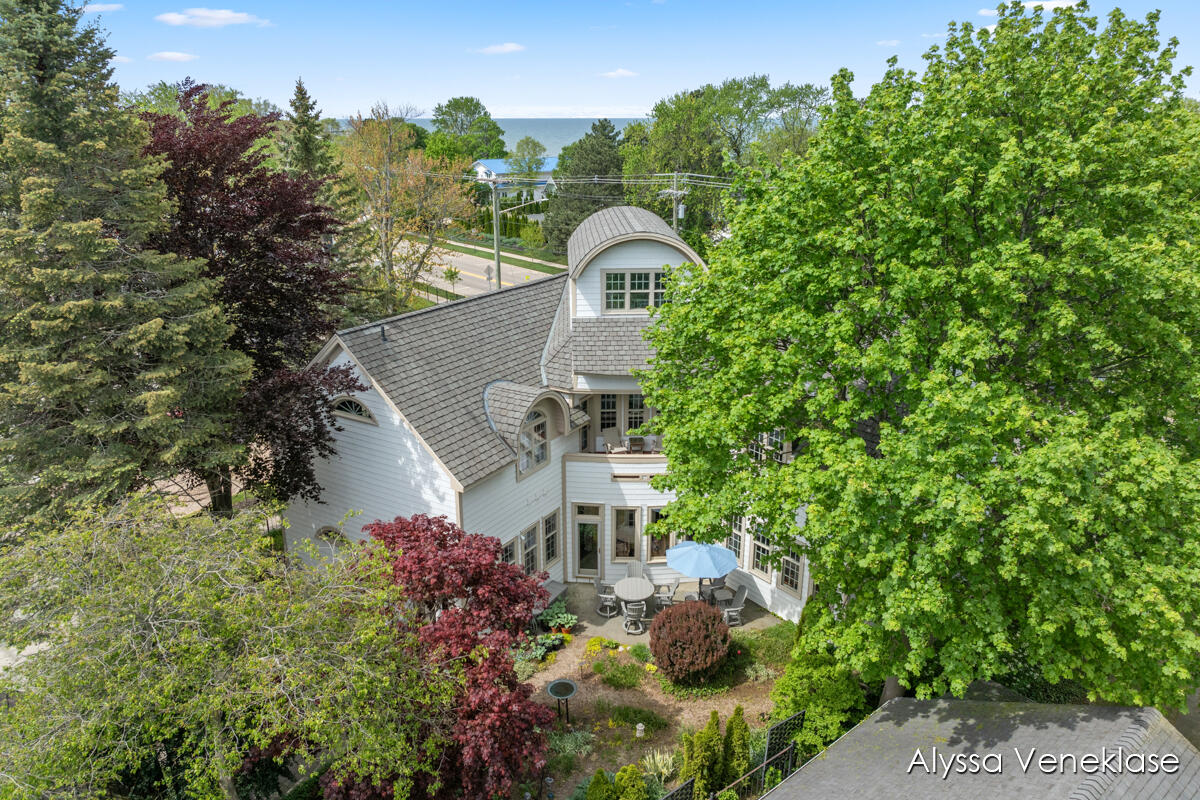 404 N Shore Drive Property Photo 1