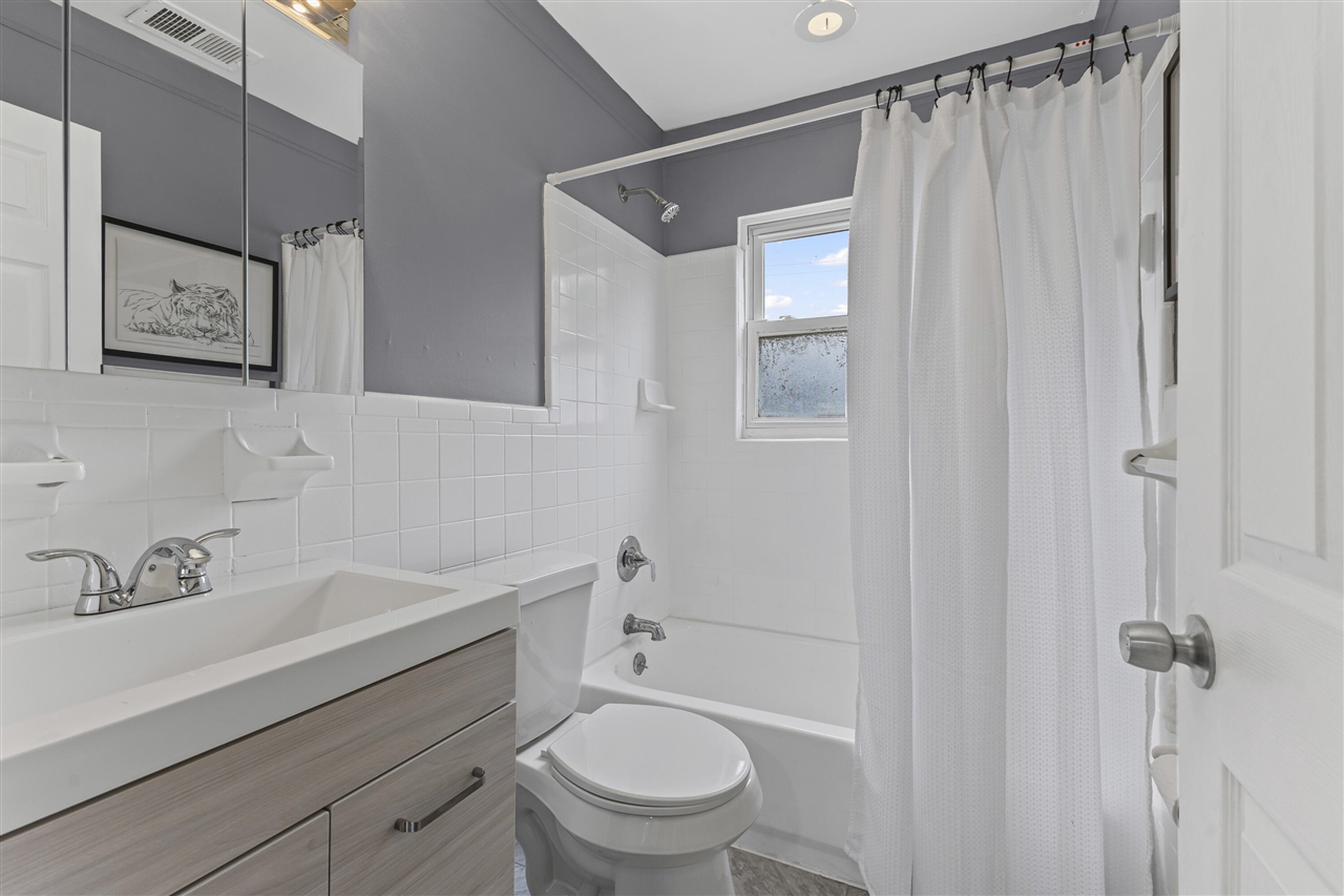 24339 Eton Avenue Property Photo 9