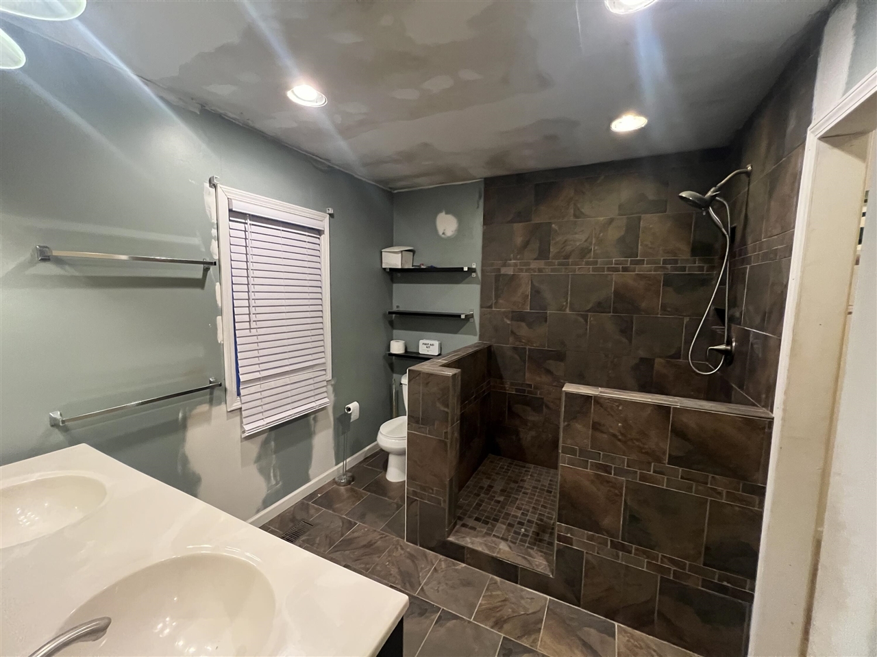 2107 Jackson Avenue Property Photo 5
