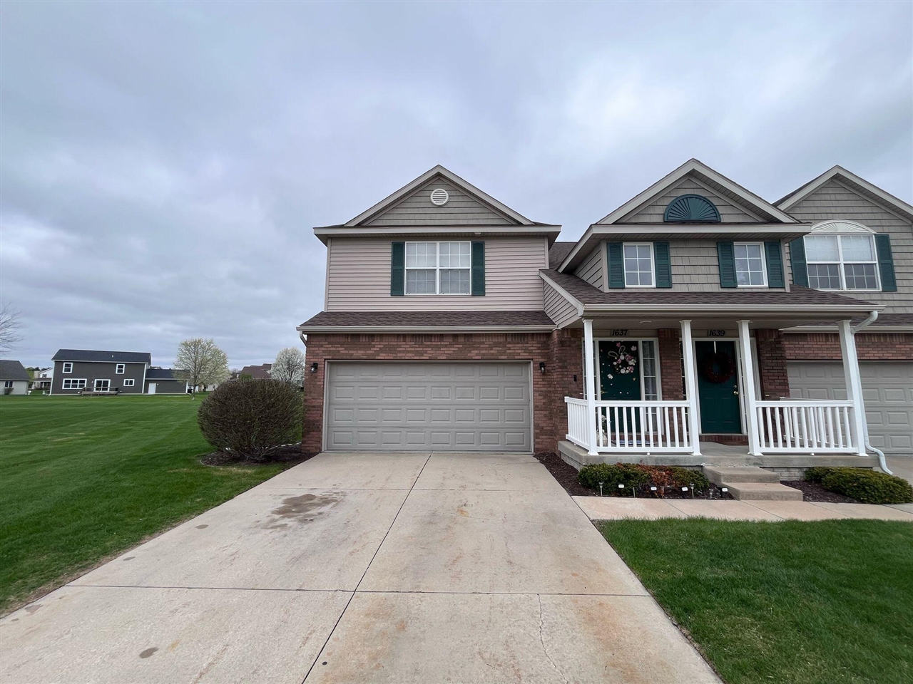 1637 Chippewa Way Property Photo 1