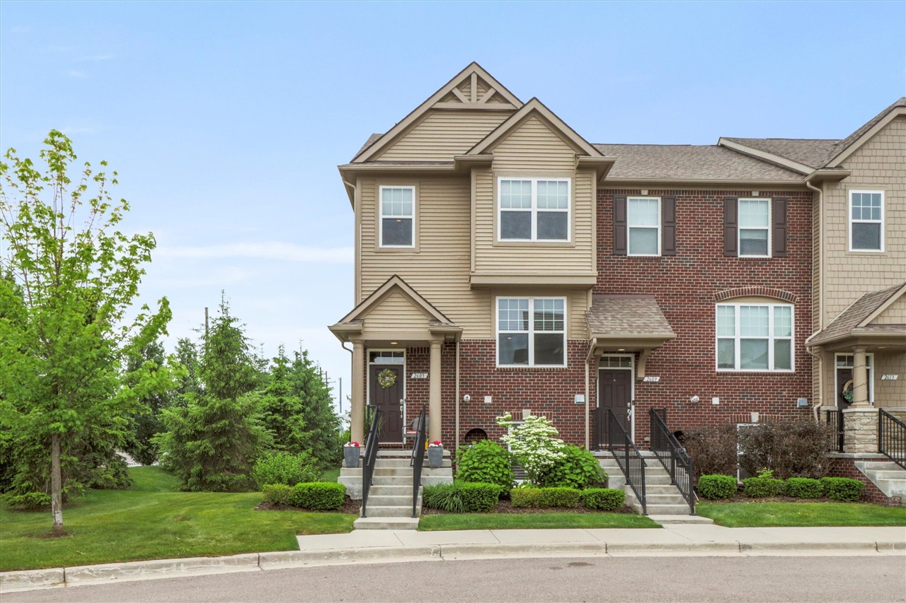 2605 Helmsdale Circle Property Photo 1
