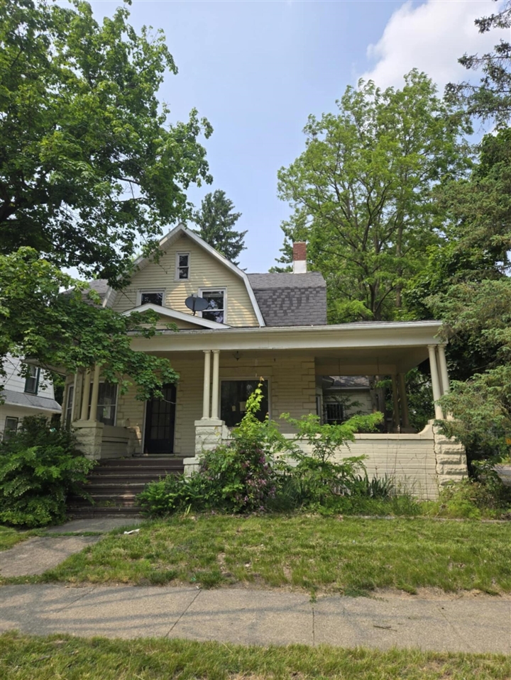 1111 E Michigan Avenue Property Photo 1