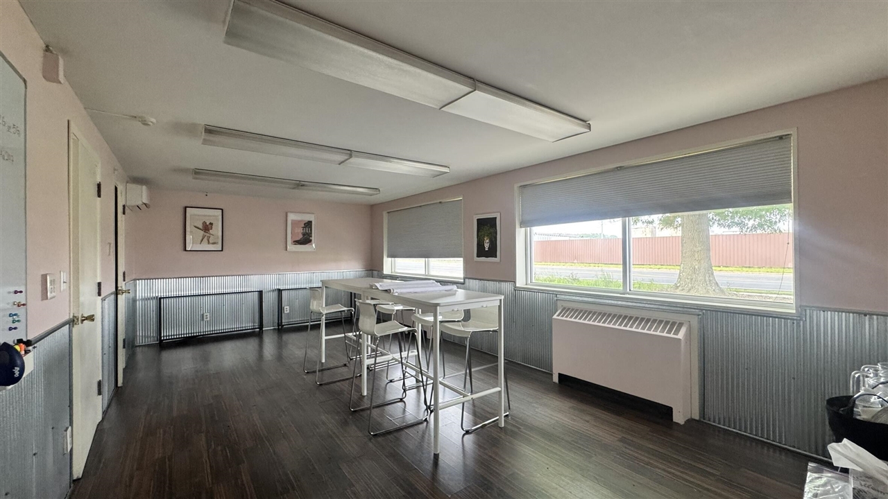 2429 N Burdick Street Property Photo 7