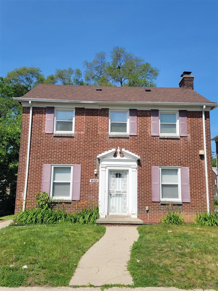 19135 Pinehurst Street Property Photo 1