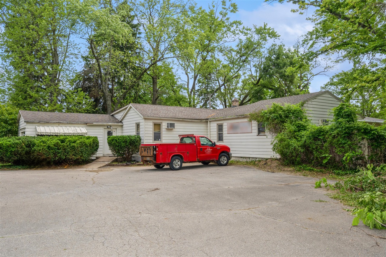 8669 Red Arrow Highway Property Photo 1