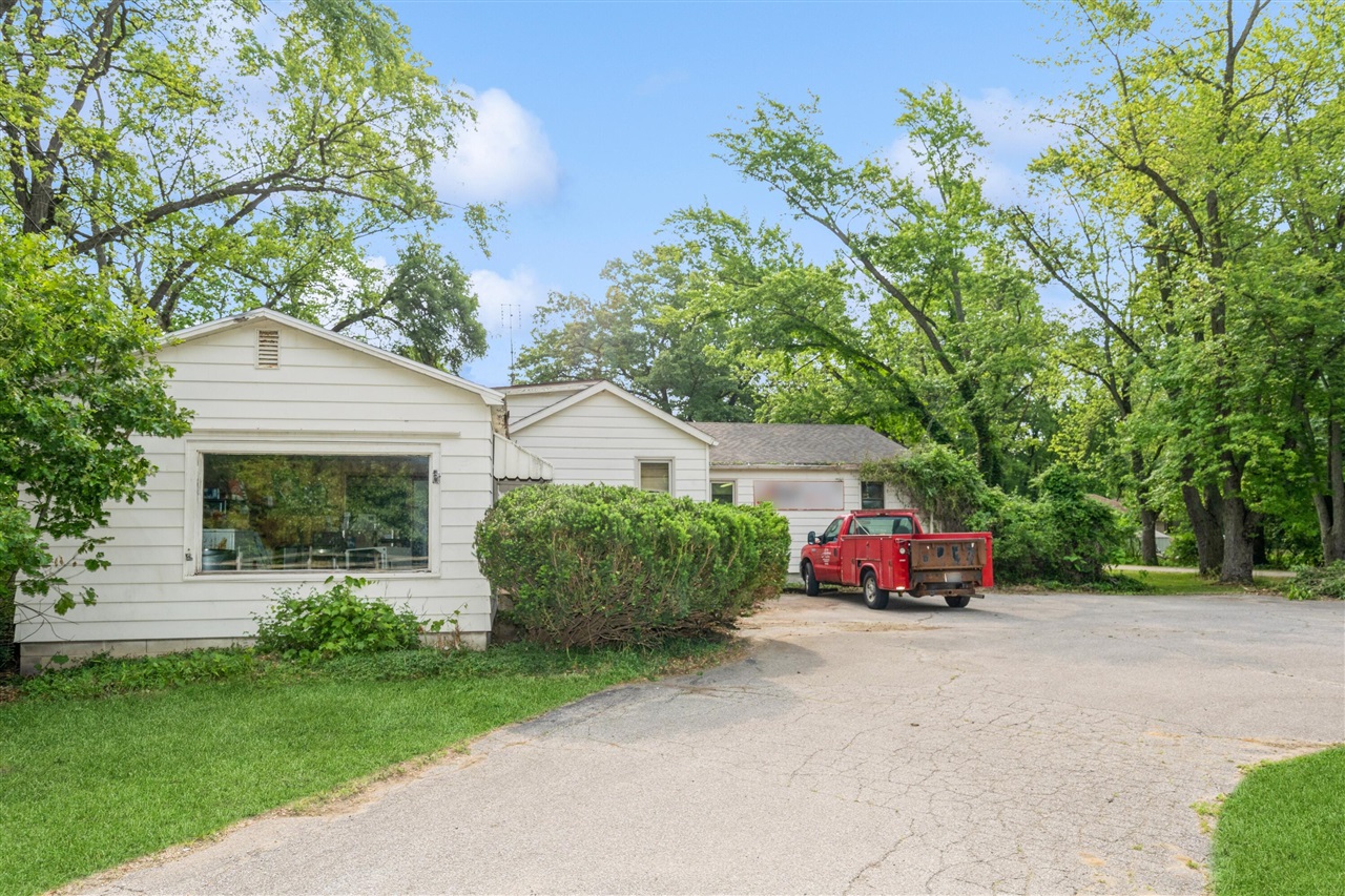 8669 Red Arrow Highway Property Photo 2