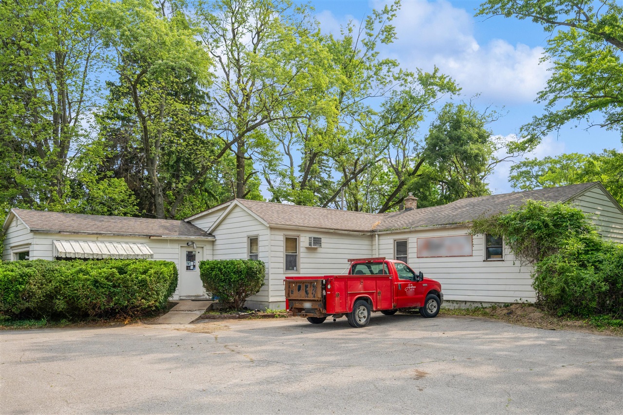 8669 Red Arrow Highway Property Photo 3