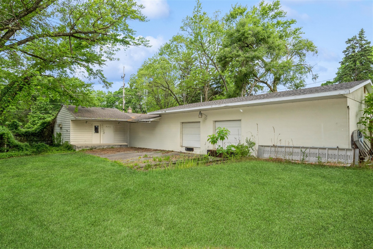 8669 Red Arrow Highway Property Photo 4