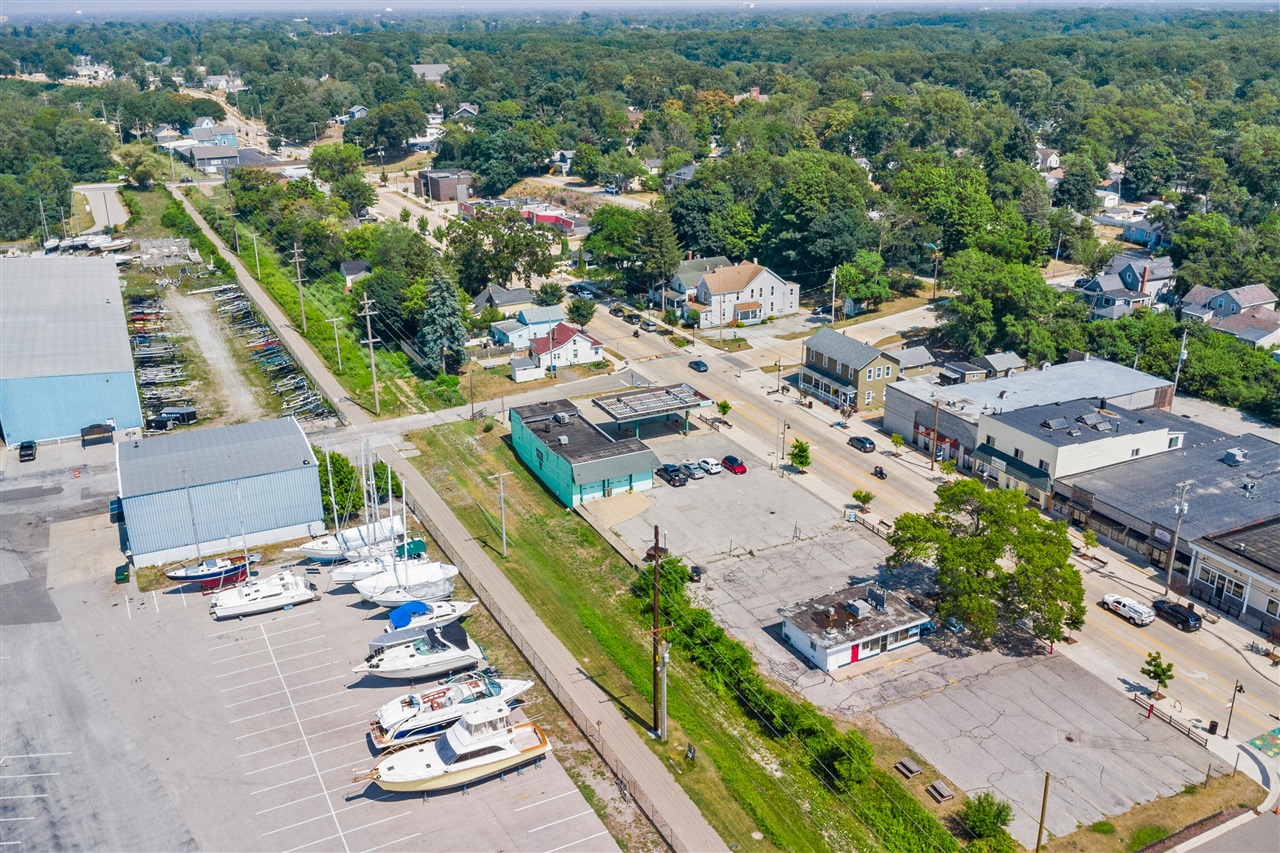 1930 Lakeshore Drive Property Photo 11