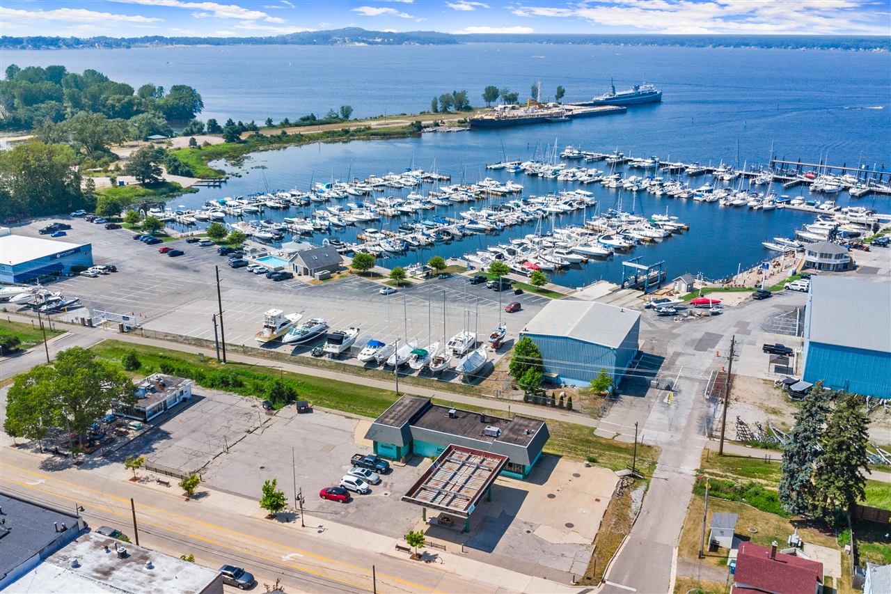 1930 Lakeshore Drive Property Photo 17