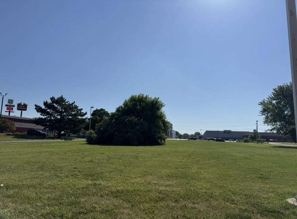 2508 Pipestone Road Property Photo 5