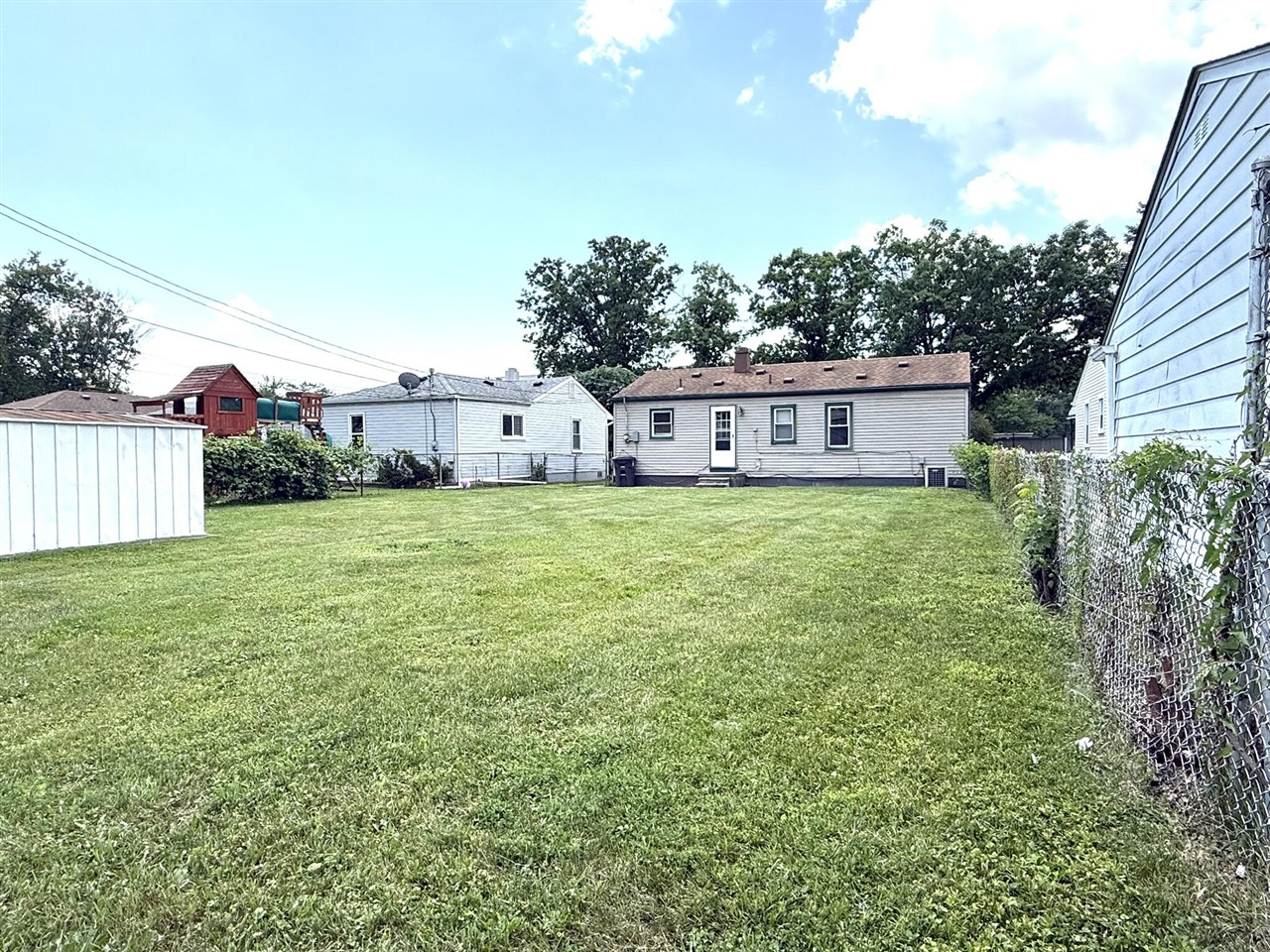 5873 Merrick Street Property Photo 4