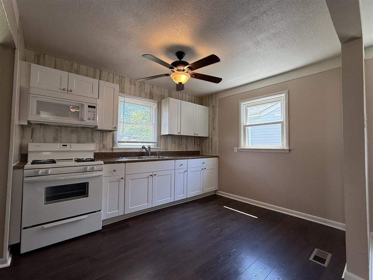 5873 Merrick Street Property Photo 10