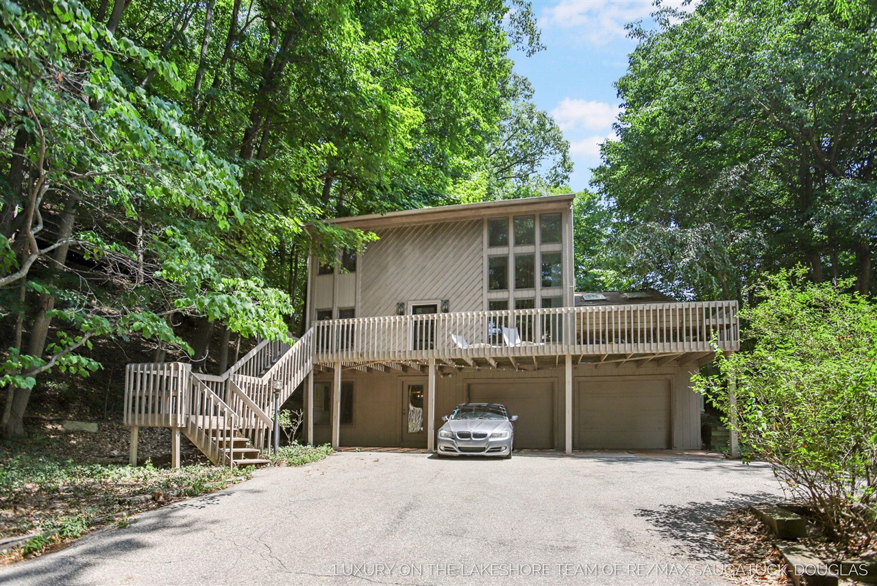 4719 Foxhill Lane Property Photo 1