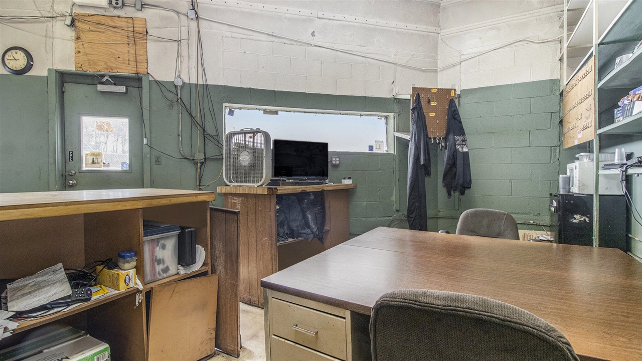 11920 W Grand River Avenue Property Photo 4