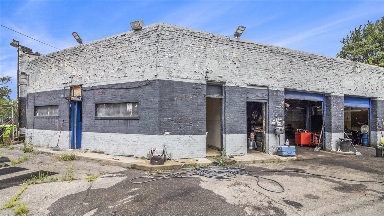 11920 W Grand River Avenue Property Photo 16