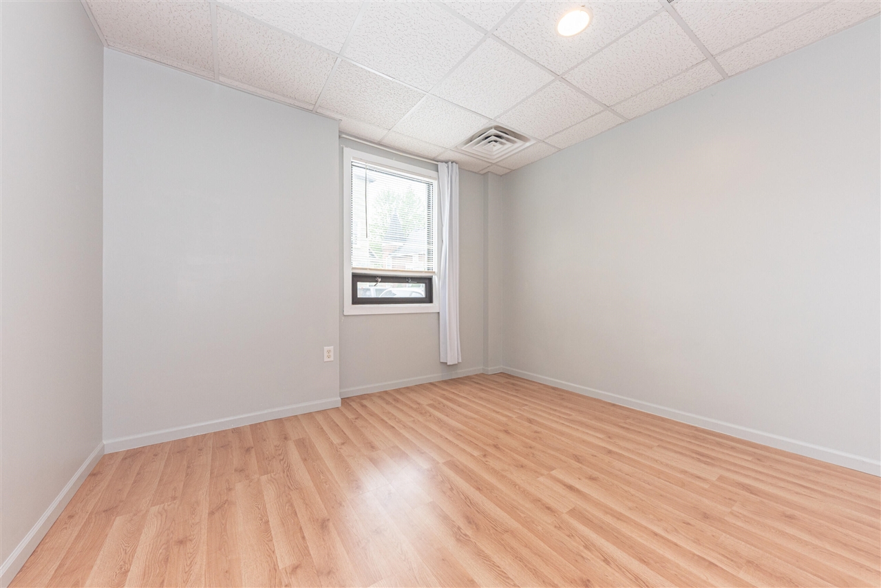 404 W Liberty Street Property Photo 9