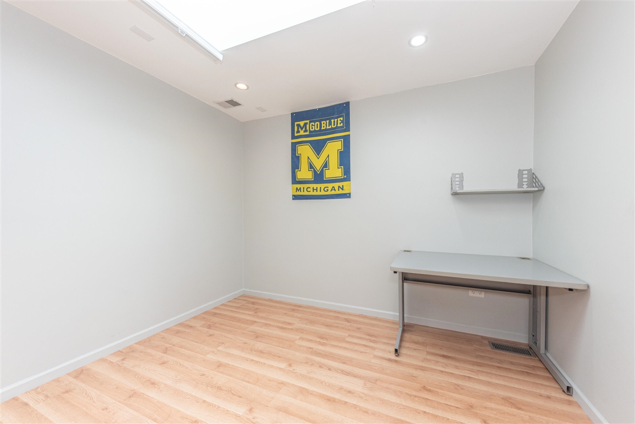 404 W Liberty Street Property Photo 15