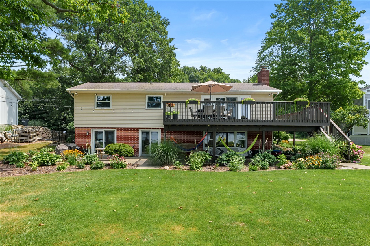 9340 E Shore Drive Property Photo 1