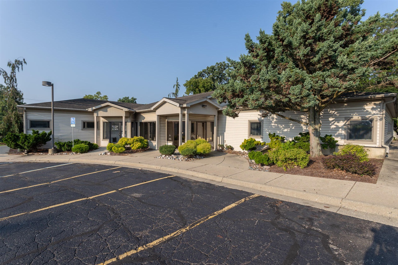 1418 E Michigan Avenue Property Photo 1
