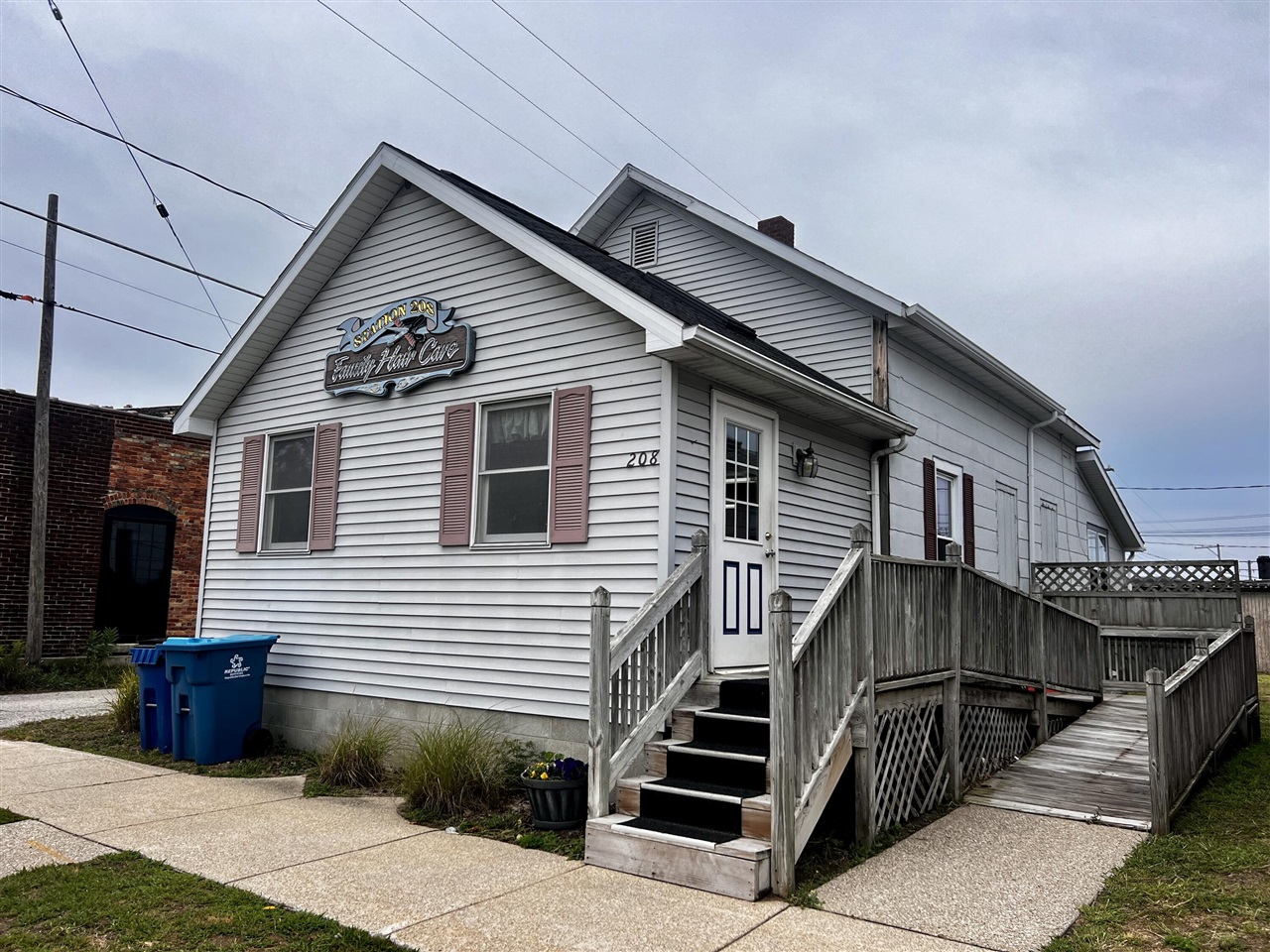 208 S Harrison Street Property Photo 1