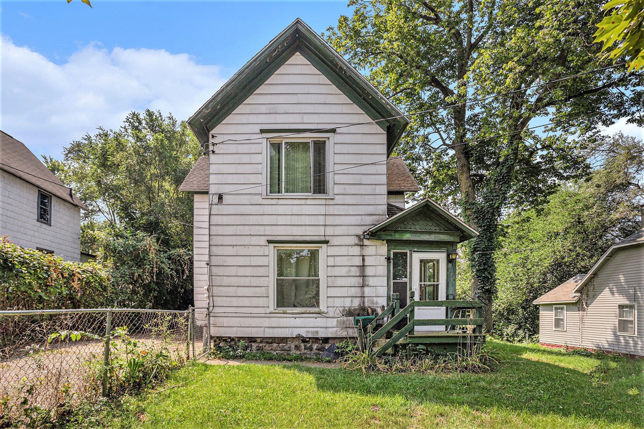 1110 Hotop Avenue Property Photo 1