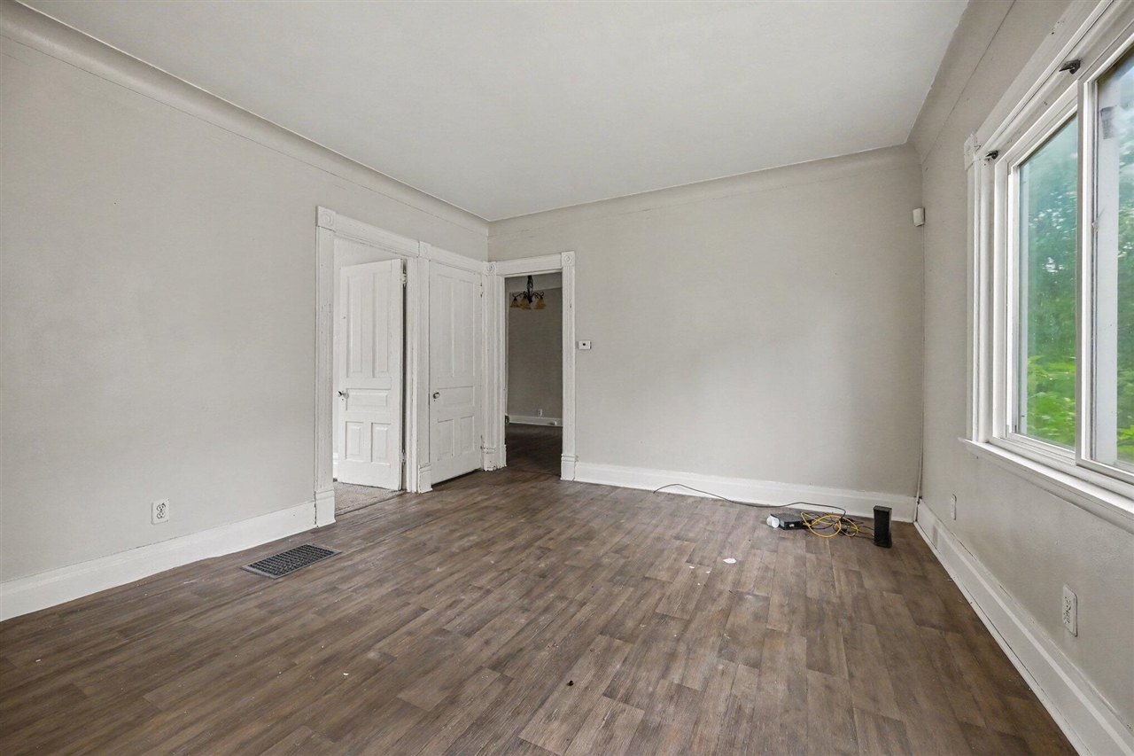 1110 Hotop Avenue Property Photo 4
