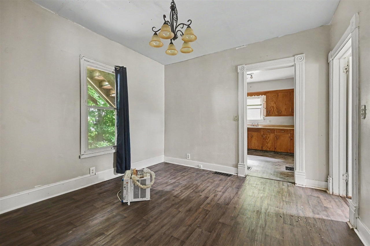 1110 Hotop Avenue Property Photo 9