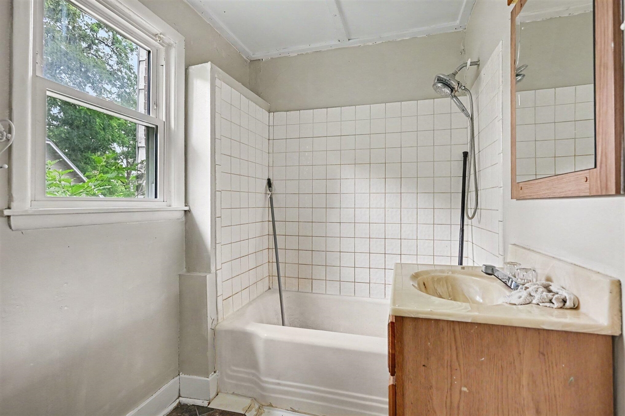1110 Hotop Avenue Property Photo 19