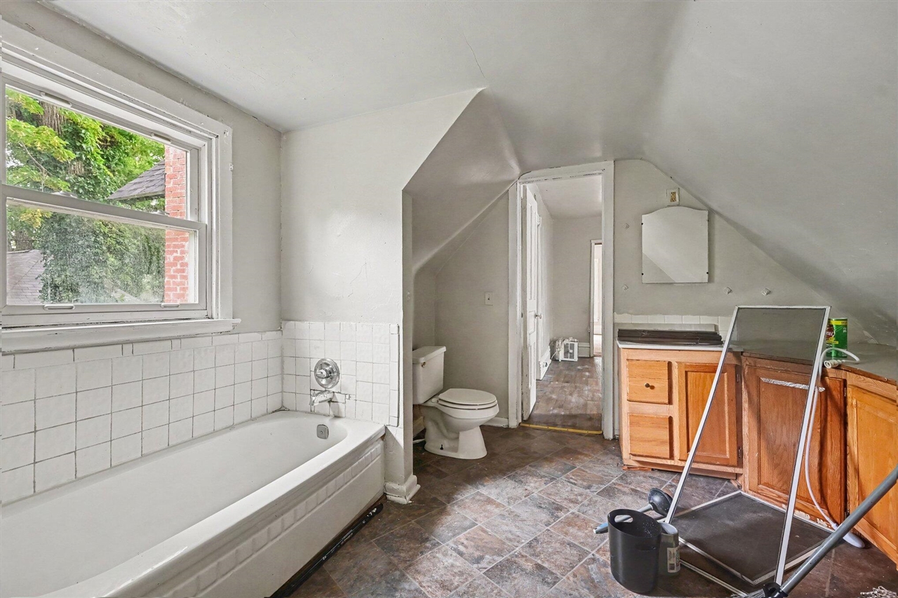 1110 Hotop Avenue Property Photo 20