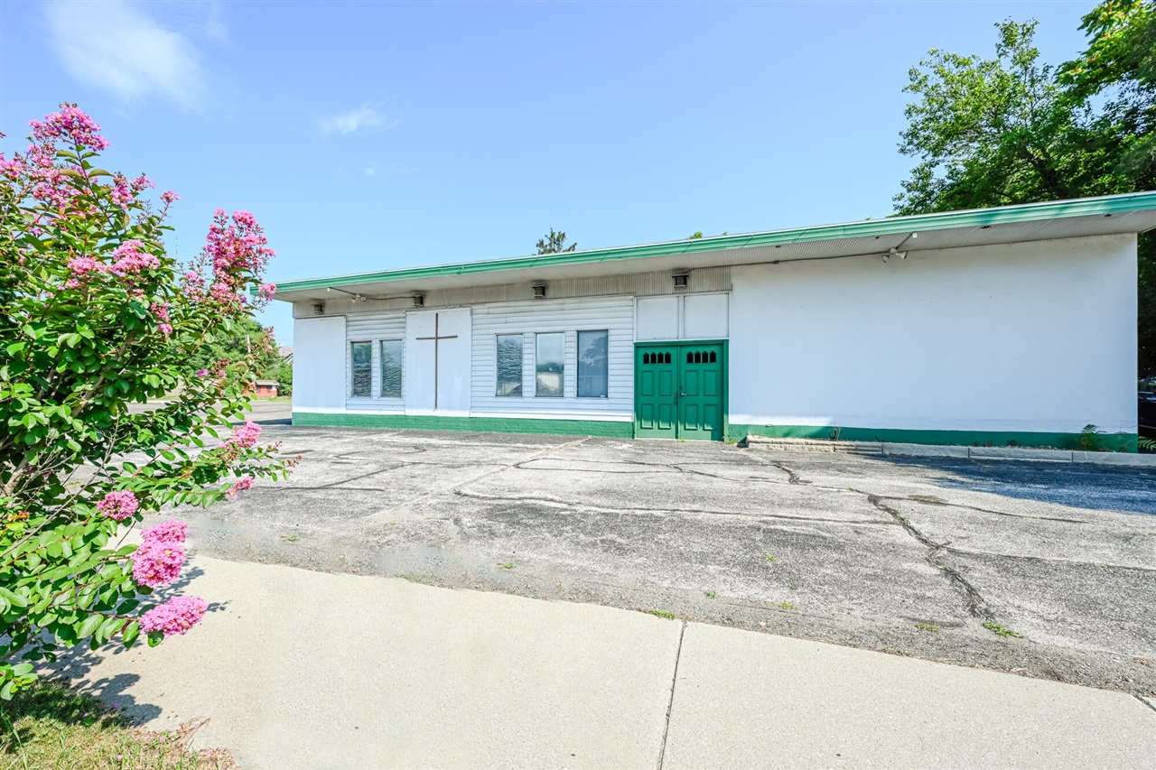 931 E Main Street Property Photo 3