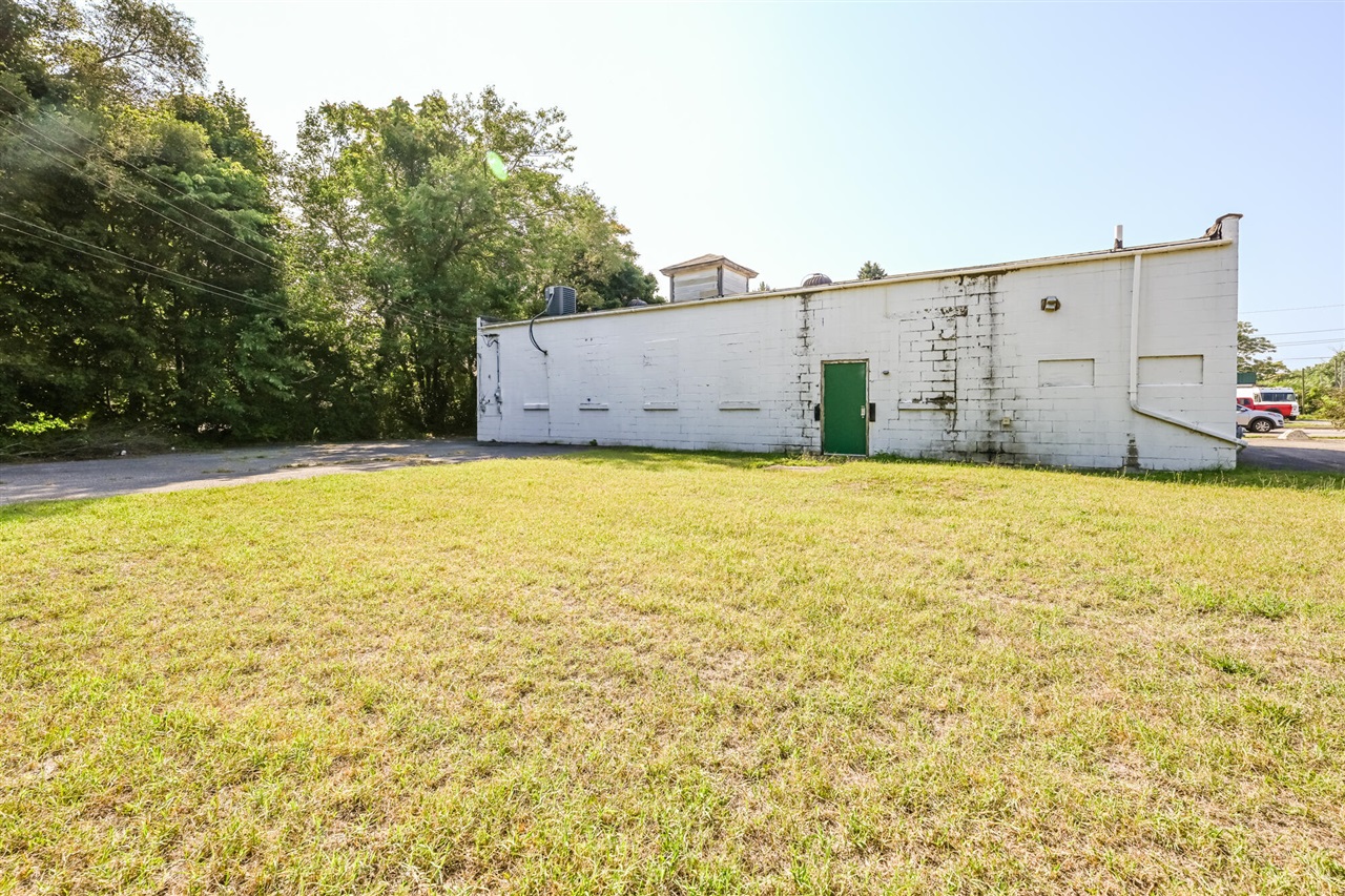 931 E Main Street Property Photo 12