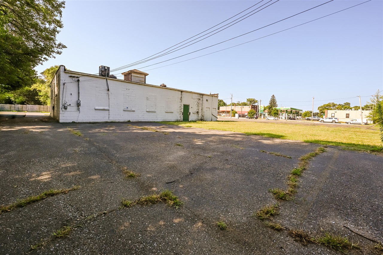 931 E Main Street Property Photo 13