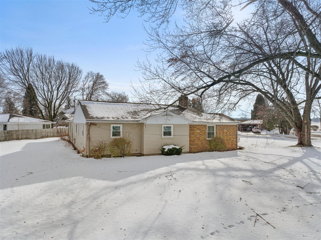 616 Lakeshore Drive Property Photo 5