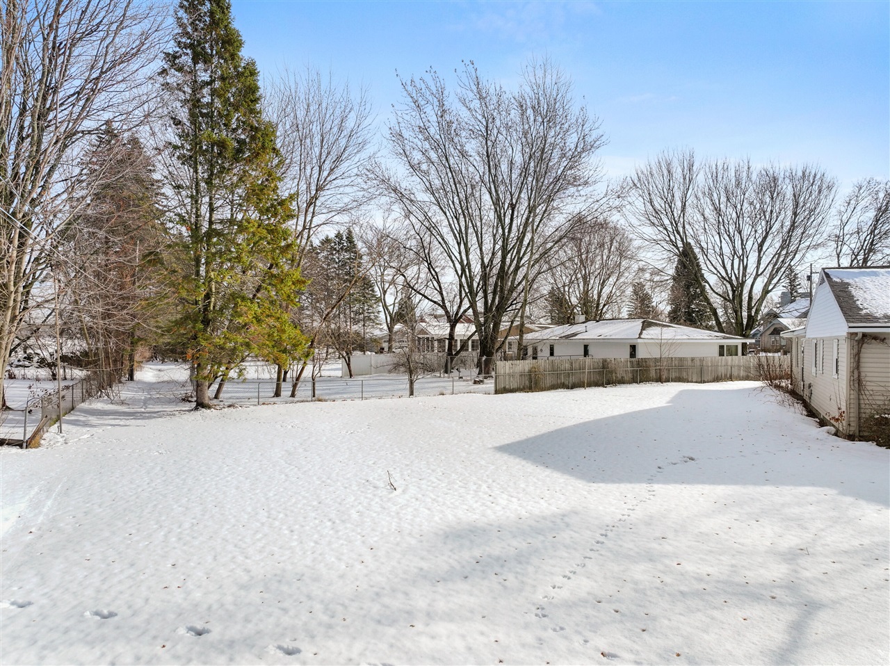 616 Lakeshore Drive Property Photo 6