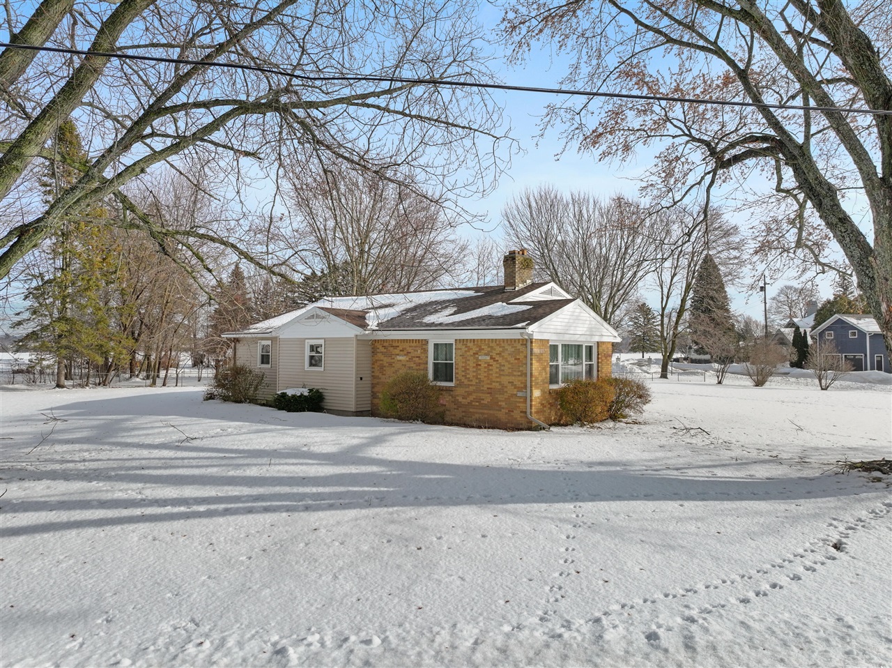 616 Lakeshore Drive Property Photo 8